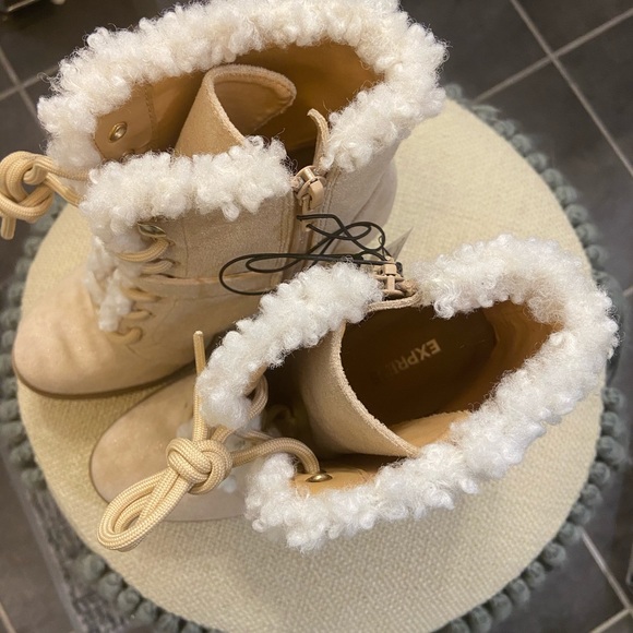 Express heel bootie NWT - Picture 5 of 5